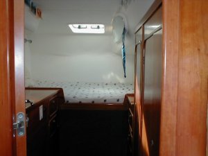 10_Sleeping_Quarters.JPG (11756 bytes)