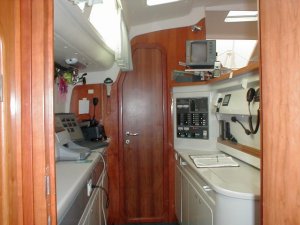 11_Nav_Station.JPG (16820 bytes)